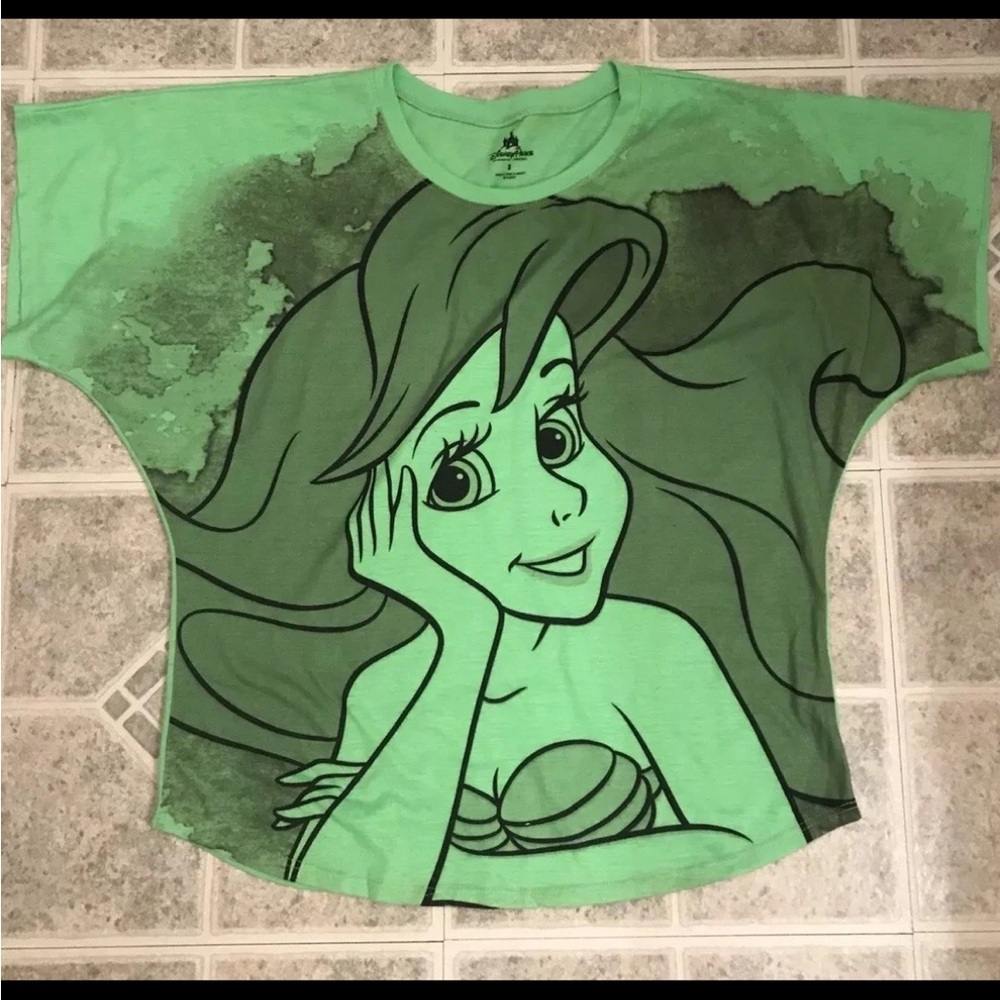 Disney Ariel women’s size small green Graphic T-Shirt